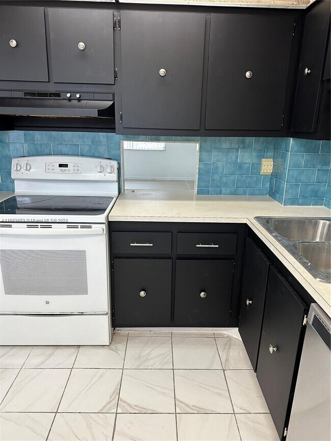 Foto del edificio - 200 Ashbury Rd