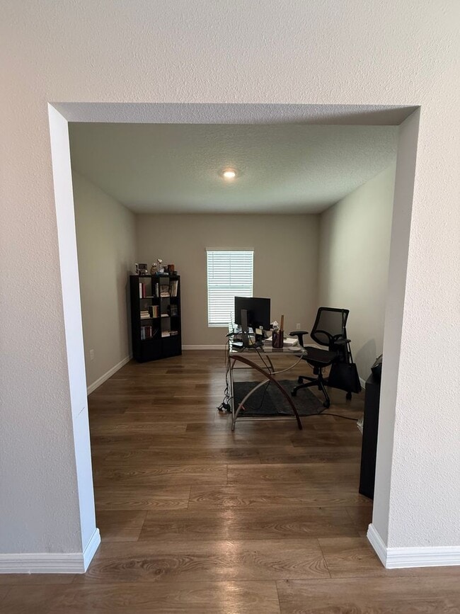 Foto del edificio - For Rent – Spacious 5-Bedroom Home in Lithia