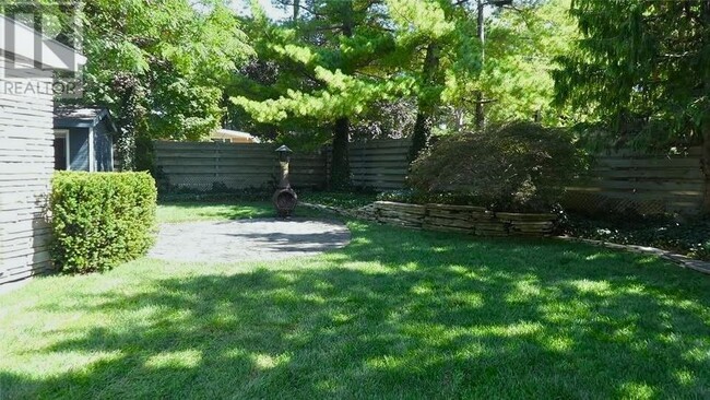 Building Photo - 1045 Lombardy Dr