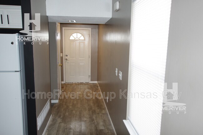 Building Photo - 10637 N Locust Ct