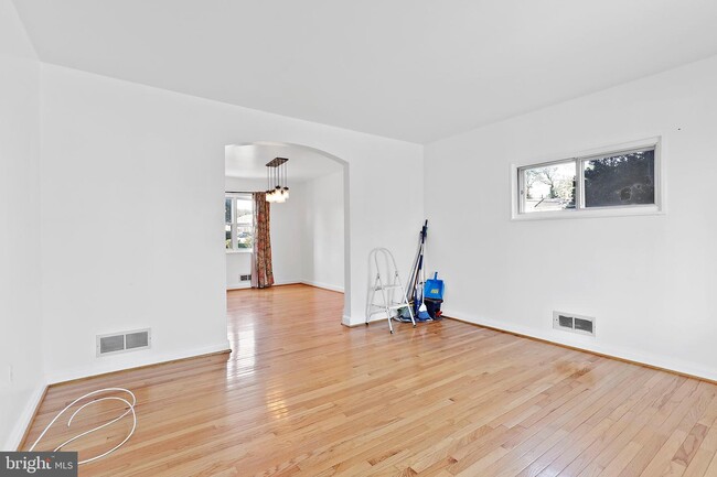 Building Photo - 4817 Williston St