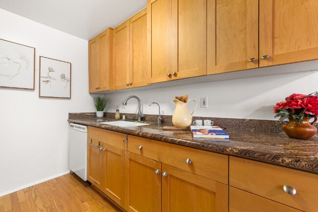 Foto del edificio - 1926 Glendon Ave