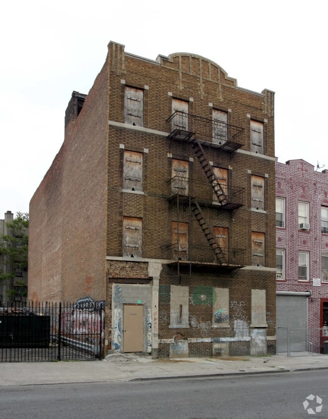 Primary Photo - 49 Tapscott St