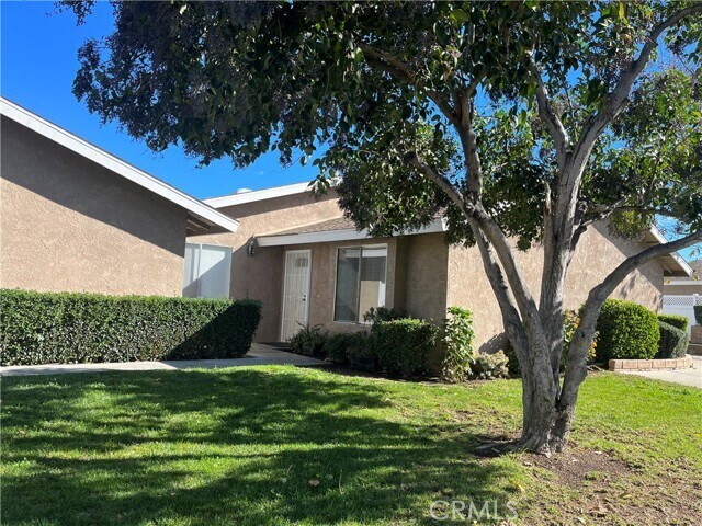 Foto del edificio - 44660 La Paz Rd