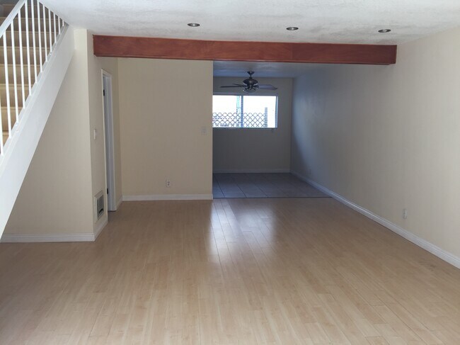 Foto del edificio - 719 N Eucalyptus Ave