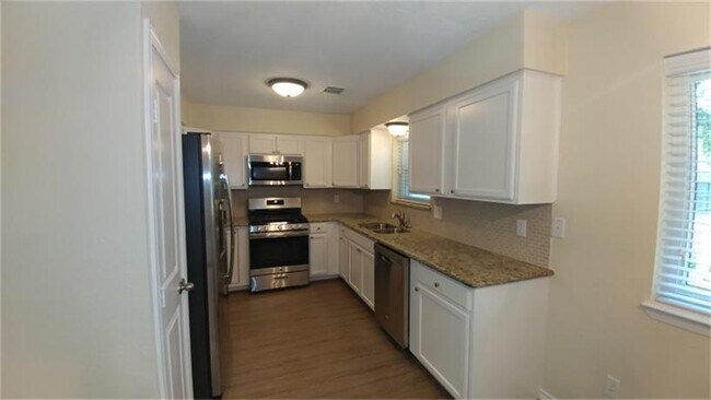 Building Photo - 103 Brigadoon Ln