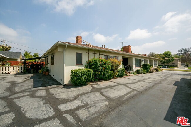 Foto del edificio - 535 S Sierra Madre Blvd