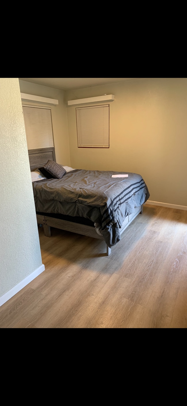 Foto del edificio - 5031 Bakman Ave