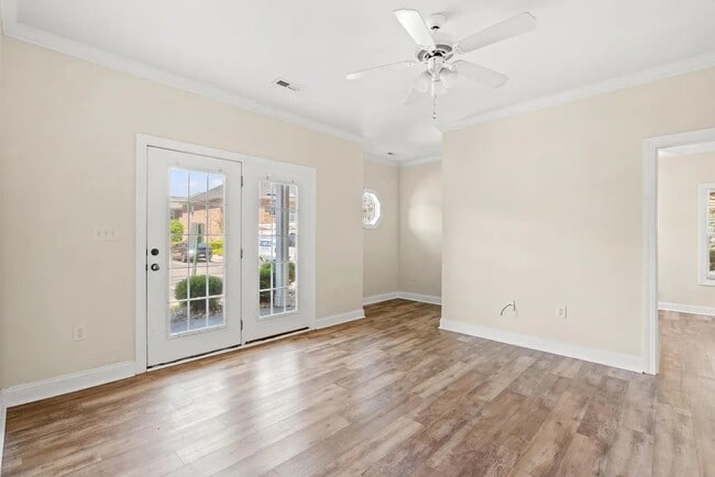Building Photo - 2057 Silvercrest Dr