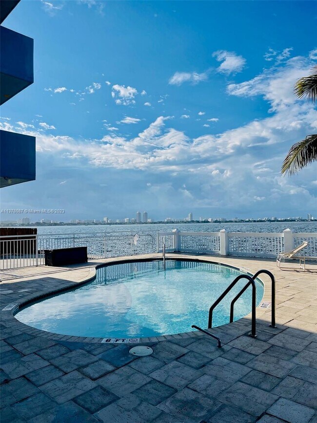 Foto del edificio - 1790 S Treasure Dr