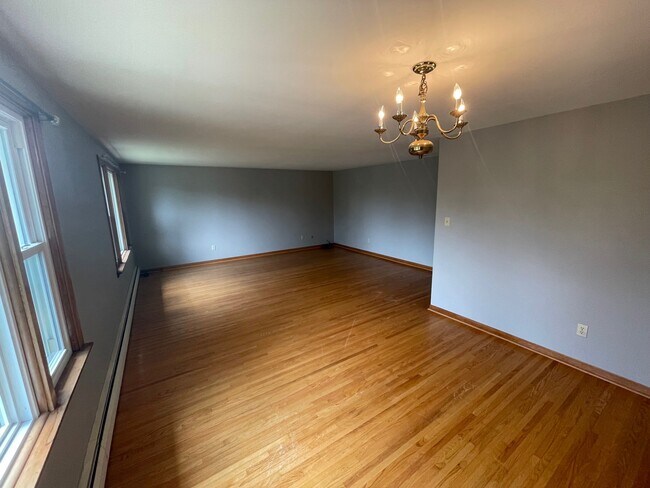 Living & Dining room - 36 Huth Rd