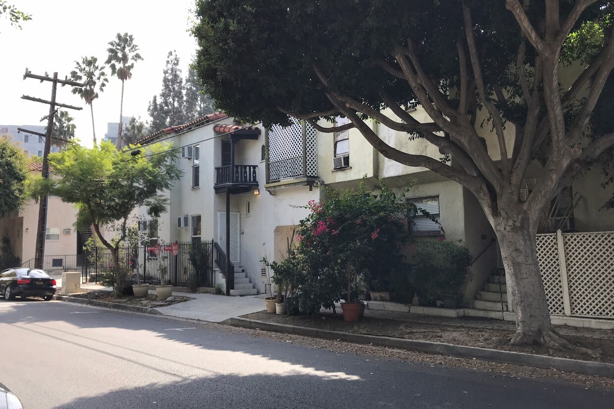 361 N Sherbourne Dr, Los Angeles, CA 90048 Townhome Rentals in Los