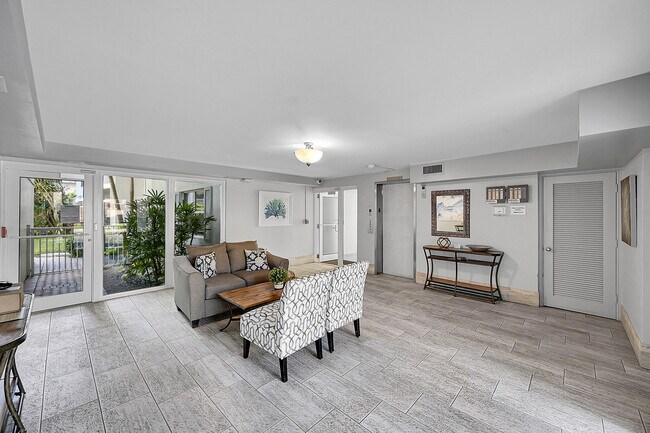 Foto del edificio - 800 E Camino Real