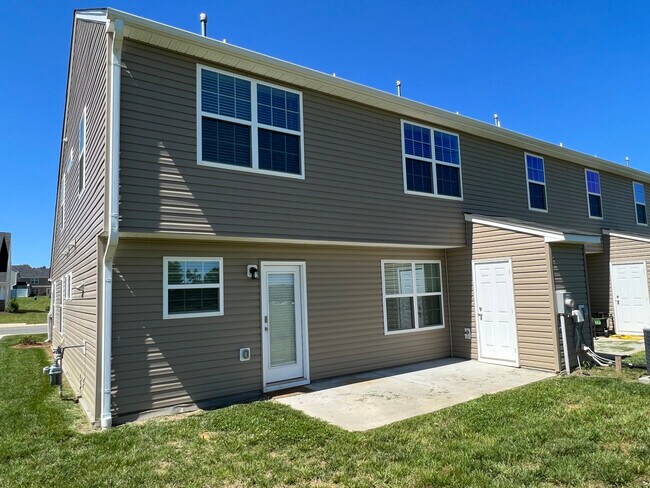 Building Photo - 7672 Oliver park dr