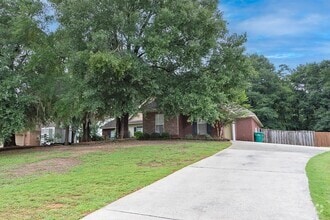 Building Photo - 231 Woodford Dr