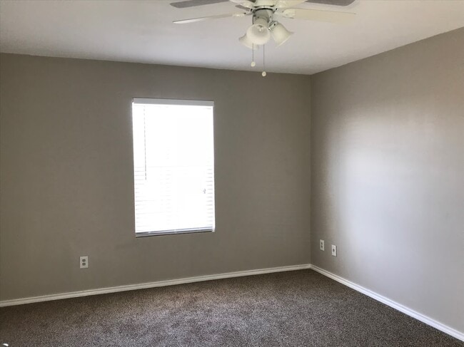 Master Bedroom - 404 S Texas Dr