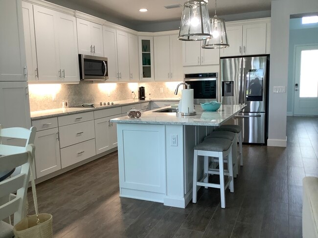 Building Photo - 424 Tropics Ave