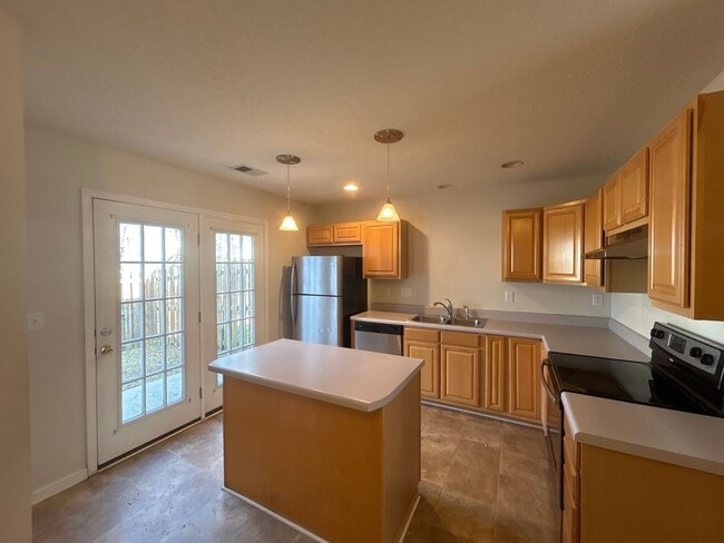 Building Photo - 10149 Forest Landing Dr