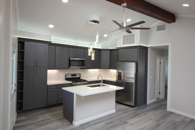 Building Photo - Newly buillt stand alone 2 bedroom home, back gate close - No Pets!