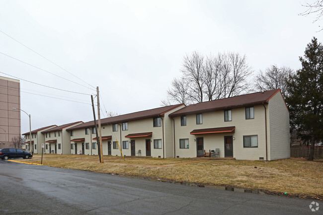 Foto del edificio - Township Village Apartments