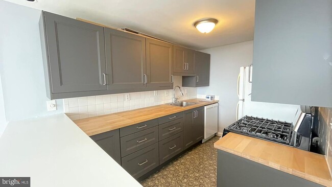 Foto del edificio - 4600 Duke St