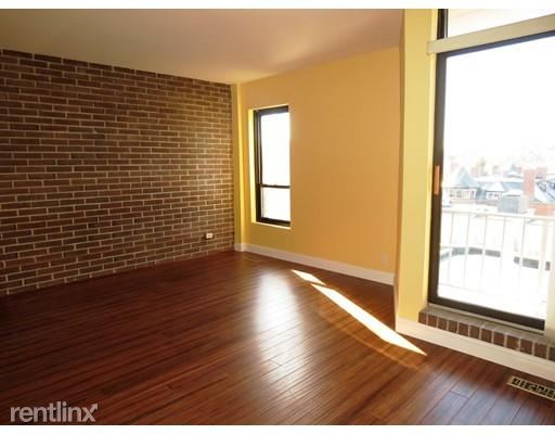 Building Photo - 1856 Beacon St