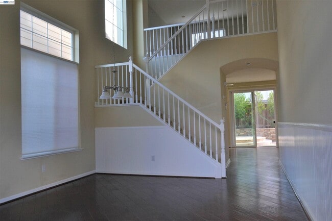 Building Photo - 1336 Tiffany Dr