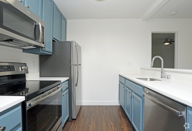 1BRx1BA Kitchen Renovated - Peartree