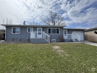 Front view - 825 11th Ave W