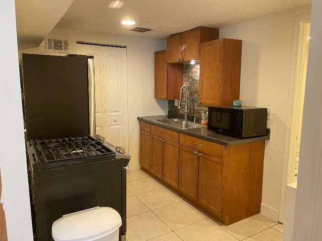 Foto del edificio - 1302 Brookview Ln