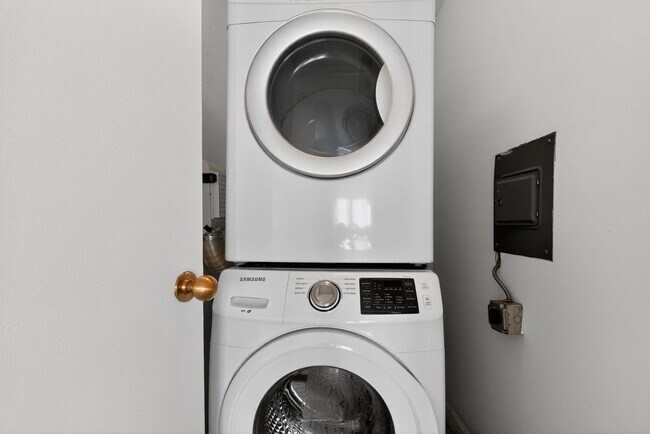 Building Photo - 360 E Randolph St