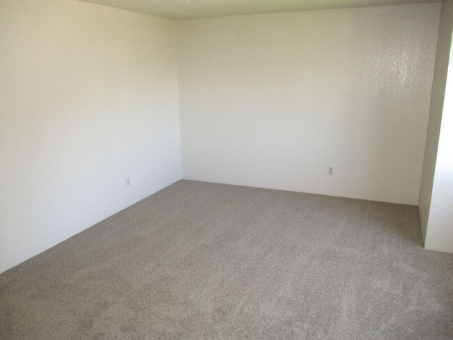 Building Photo - 36-2-1