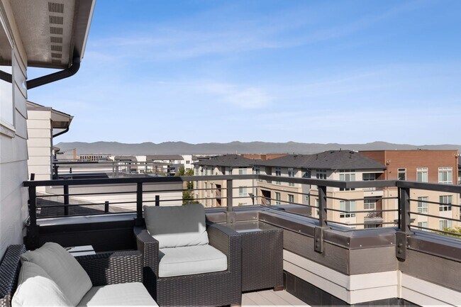 Foto del edificio - Rooftop Deck!