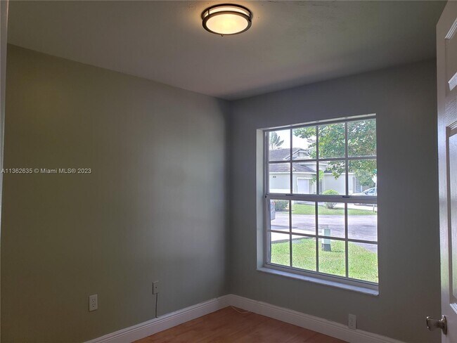 Building Photo - 14617 SW 123rd Ave