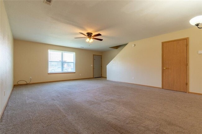 Foto del edificio - 230 Meadow Ct