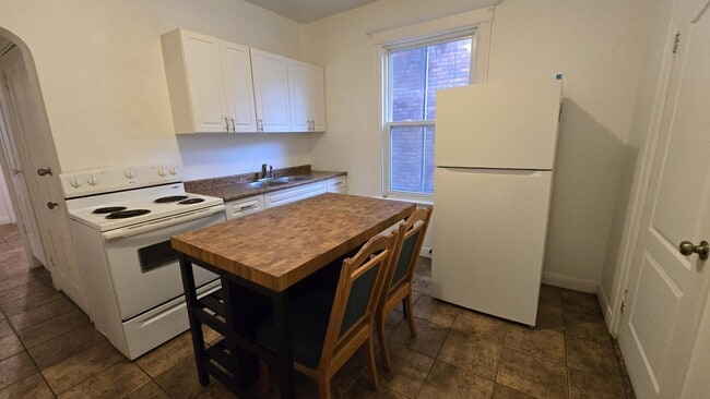 Building Photo - 30 Arthur Ave S