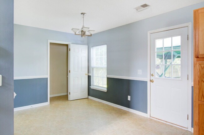 Building Photo - 222 Maypop Dr