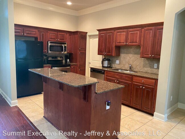 Building Photo - 3 br, 2 bath House - 3811 Crestview Way