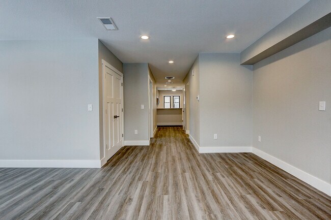 Building Photo - 2105 N Booth St