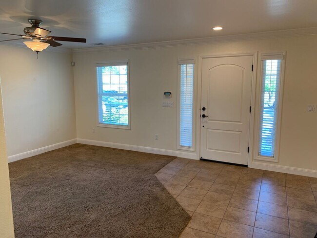Building Photo - Stunning 4 bedroom, 2 Bath Tracy Home / Be...