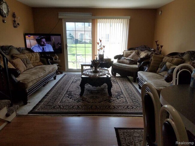 Foto del edificio - 32212 W 12 Mile Rd