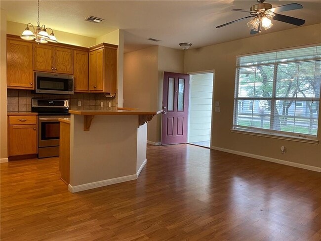 Building Photo - 1006 Castile Rd