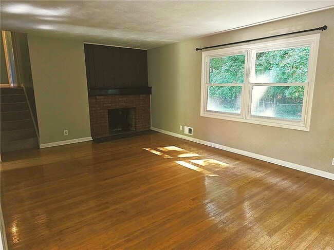 Foto del edificio - 354 Marsh Rd