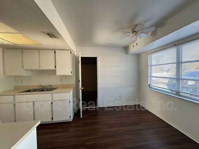 Foto del edificio - 2429 George Ave S