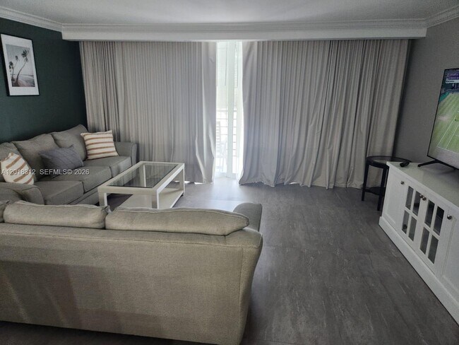 Foto del edificio - 100 Golden Isles Dr