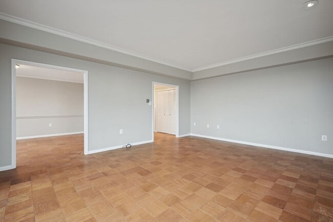 Building Photo - Fabulous Penthouse Apartment with Parking ...