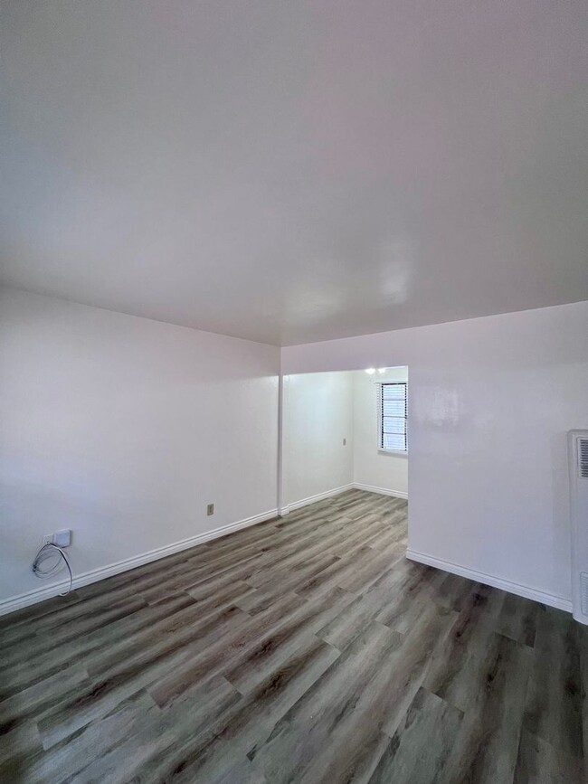 Building Photo - 4326 1/2 SWIFT AVENUE-