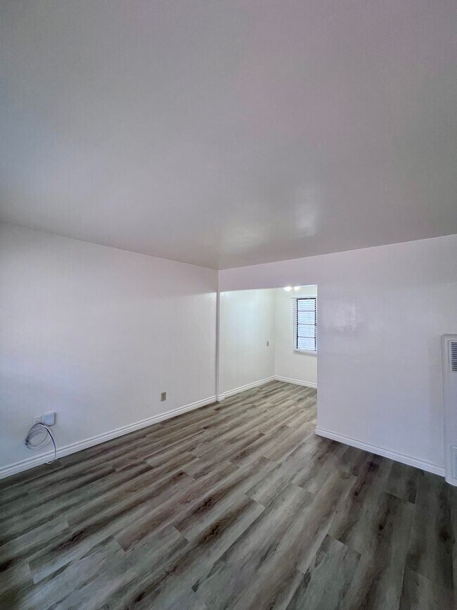 Foto del edificio - 4326 1/2 SWIFT AVENUE-