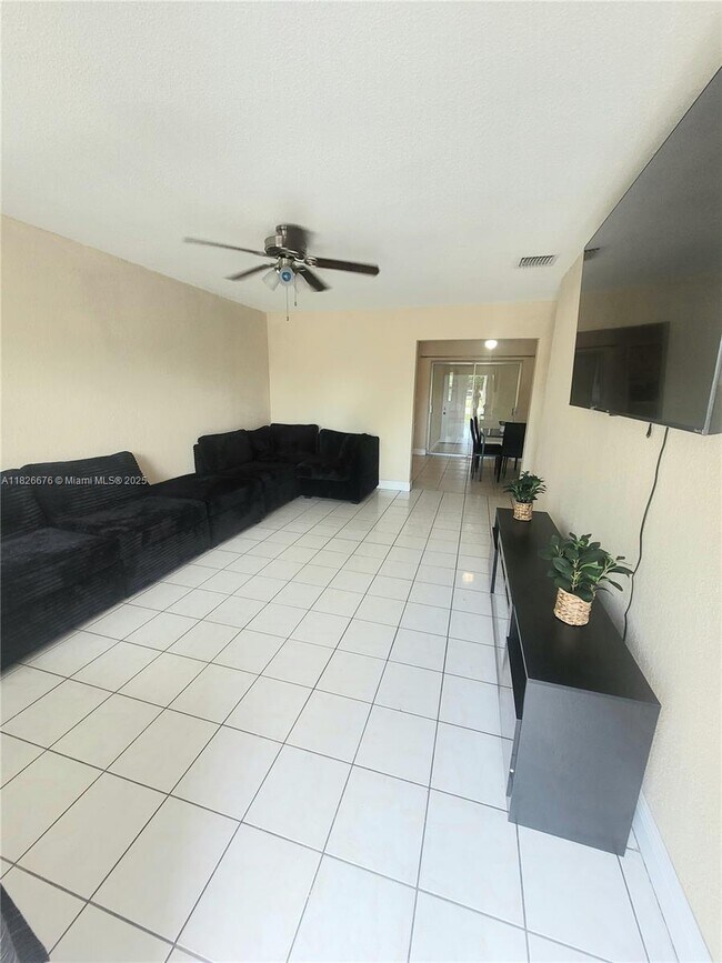 Foto del edificio - 1235 NW 58th Ave
