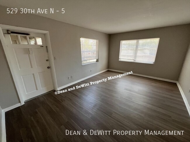 Building Photo - Large 1 BR in Crescent Heights Area